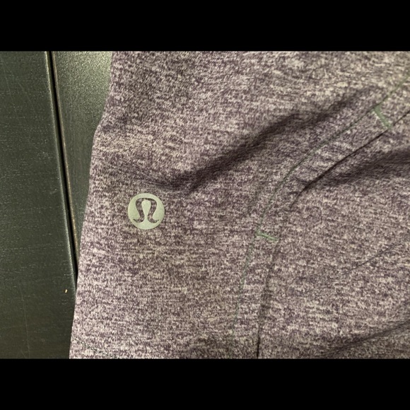 Lululemon Short Size 8 - Picture 3 of 4